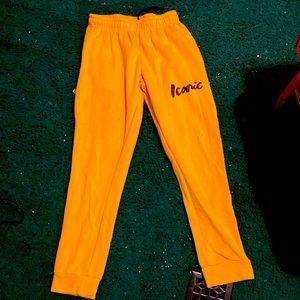 I’m selling some yellow joggers